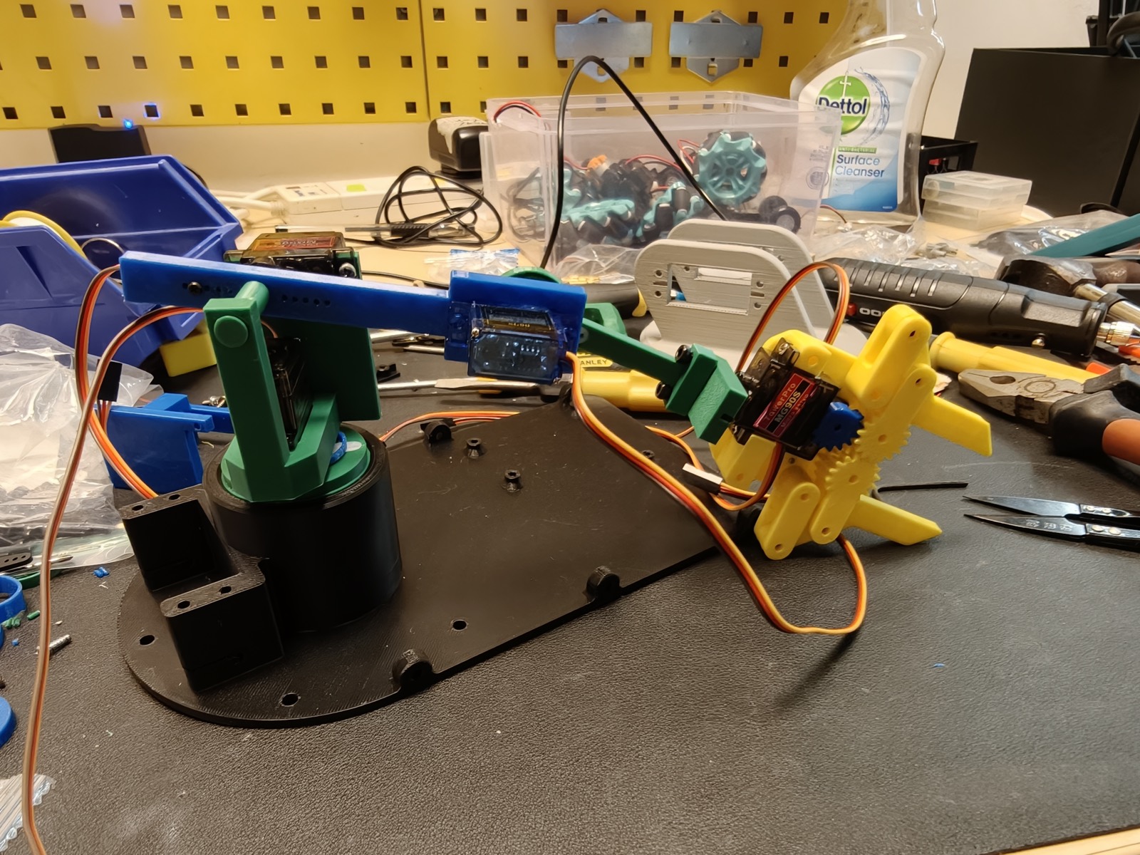 Students building and testing their projects at a NextBuilder maker class
